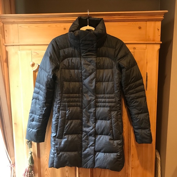 Marmot Jackets & Blazers - Marmot new condition down coat with plush lining